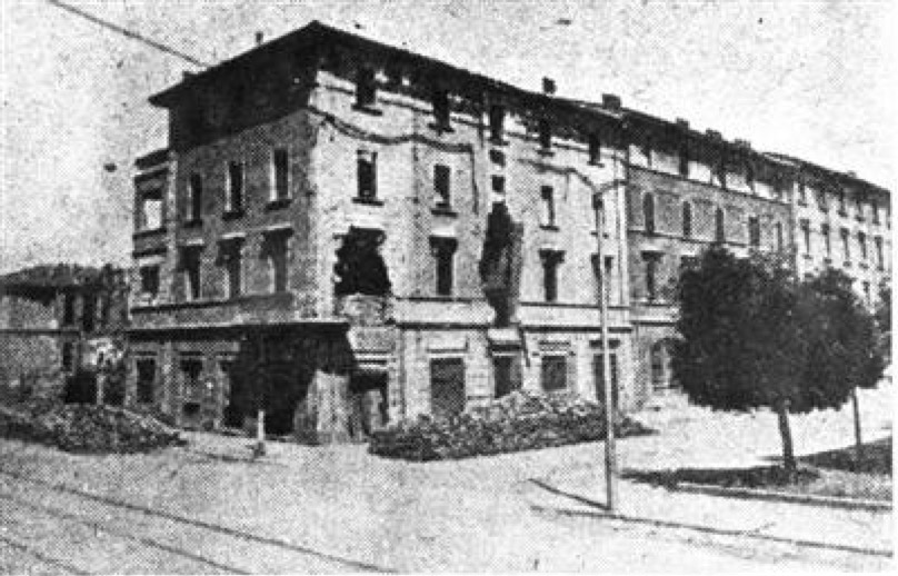L’edificio della Bolognina colpito dalle artiglierie tedesche